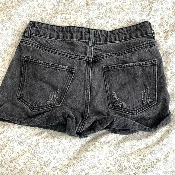 Forever 21 Black Distressed Denim Shorts Women’s Size 26 - Picture 2 of 8